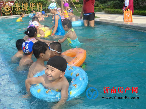 2014年东城华府“海豚计划”—少儿免费游泳培训活动圆满结束